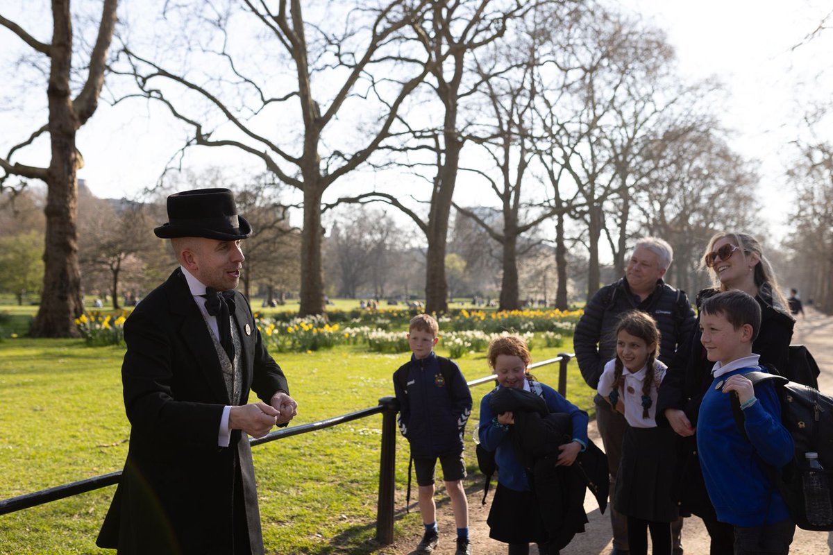 Look at these beauties from yesterday's #STARSSummit

In true #TeamModeshift style, we hit the streets for a walking tour of London’s landmarks.
Finishing outside Number10 left our schools inspired to champion active travel in their communities.

More at: ow.ly/Hlwl50Vq0A1