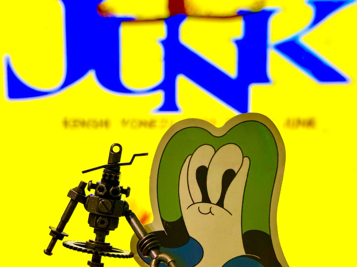 M_bit_Project's tweet image. みんな、こんにちは～♬
先月、ぼくは米津玄師さんのツアー「JUNK」に行ってきたよ⚙

まさか、「メランコリーキッチン」が聴けるなんてびっくり！
タルトタタンが食べたくなったよ～🍎

ツアーグッズの「がらくたくん」と、パシャリ📸

#MbitLive #M_bit_Live​ 
#MbitProject #M_bit_Project…