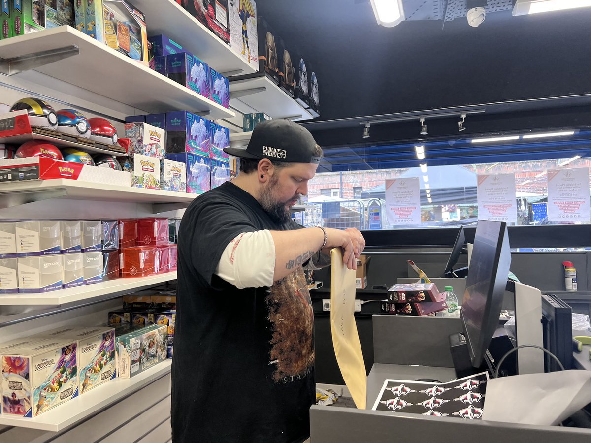 🚨 Forbidden Planet Camden will open its doors April 5th!! 🚨

We have an action packed day planned with signings from Ram V, Al Ewing and Dave Gibbons along with loads of freebies and merch!

Full details with the link below!
forbiddenplanet.com/posts/forbidde…