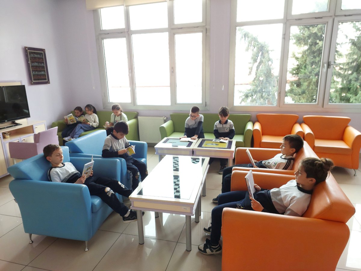 Milli Eğitim Bakanlığı ile Kültür Bakanlığı ve Turizm Bakanlığı işbirliğinde, Türkiye Yüzyılı Maarif Modeli kapsamında hayata geçirilen "Kütüphanelerdeyiz" Projesi ile öğrencilerimiz kütüphaneleri keşfediyor.

<a href="/tcmeb/">Millî Eğitim Bakanlığı</a>
@Yusuf_Tekin
<a href="/Abdullah_Erin47/">Abdullah ERİN</a>
<a href="/recai_ocak/">Recai Ocak</a>
<a href="/ebubekirsavasci/">Ebubekir Sıddık Savaşçı</a>