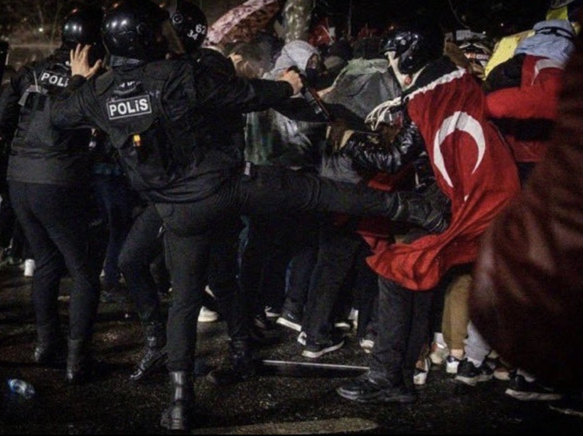mrveball's tweet photo. Bu fotoğraf yüreğimi yaktı 
Hayır olamaz, olmaz! https://t.co/0hgAjQ7aey