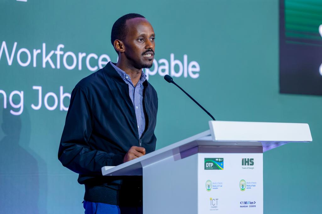 IGIHE's tweet image. AD: Mu Rwanda, hatangijwe #DigitalTalentProgram, gahunda y’amasomo y’ikoranabuhanga afasha urubyiruko kubona imirimo no kuyihangira, yigwa mu buryo bw’iyakure n’imbonankubone. 

Iyi gahunda izagera ku rubyiruko 20,000 ariko ku ikubitiro ikaba igamije gufasha abagera kuri 5,000 mu…