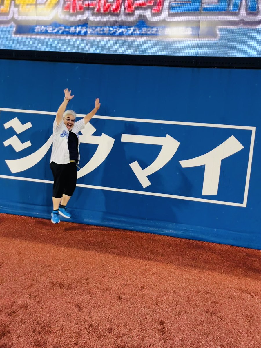 sagami_jamrock's tweet photo. 本日開幕の我らが横浜DeNAベイスターズ怒涛の二連覇を今シーズンも南場智子オーナーと共に大応援！

そして漫画界の胸アツ、胸キュン、胸スカなトリプルスリー作品『復讐のバトルクライ』も大応援！！

#横浜DeNAベイスターズ #天月みご #南場智子 #横浜奪首 #復讐のバトルクライ #モアコミ感謝デイズ https://t.co/vrtJZ4CPTL