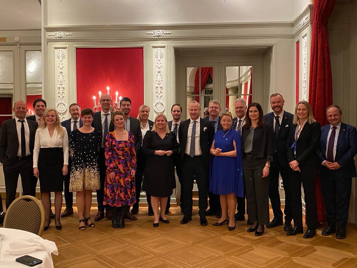 Earlier in March: Enriching visit of the 🇸🇪🇨🇭Friendship Group of the Riksdag to🇨🇭: Great exchanges @ Federal Parliament, Port of Switzerland in Basel, 🇸🇪Residence &amp; the Research Station Jungfraujoch on security in Europe,🇨🇭🇪🇺relations, economic supply and scientific cooperation.