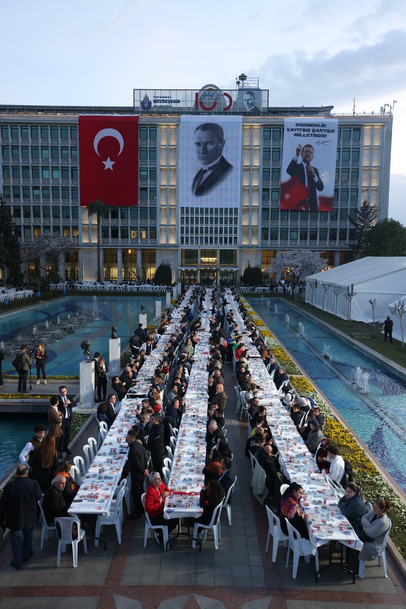 ▪️Hani siz laiktiniz?
▪️Hani siz din ile devlet işlerini ayırıyordunuz?
▪️İftar yemeği, din işi mi devlet işi mi?
▪️Hani siz Orta Çağ zihniyeti diye aşağılıyordunuz?
▪️Hani siz, Siyasal İslamcı değildiniz?
▪️Hani siz gizli gizli ibadet ederdiniz?
▪️Hani siz gösteriş yapmazdınız?