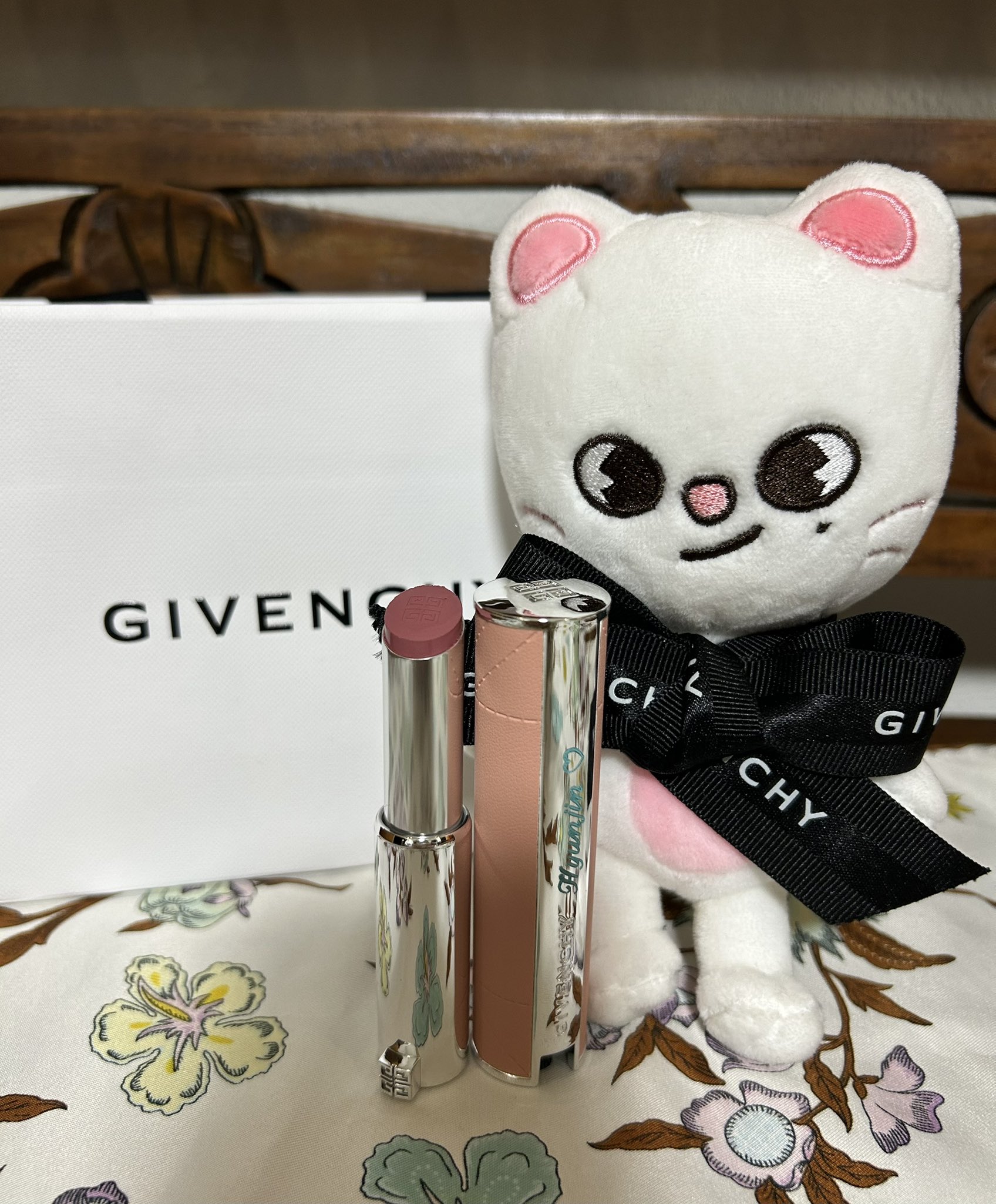 ニコ出品　 ヒョンジン GIVENCHY BEAUTY サイン刻印入り StrayKids ヒョンジン GIVENCHY BEAUTY サイン刻印入り - メルカリ