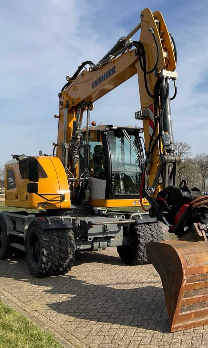 imo_romanus's tweet image. Engineers best friend 
Can cost you 126m
+31621425246