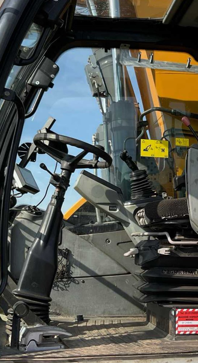 imo_romanus's tweet image. Engineers best friend 
Can cost you 126m
+31621425246