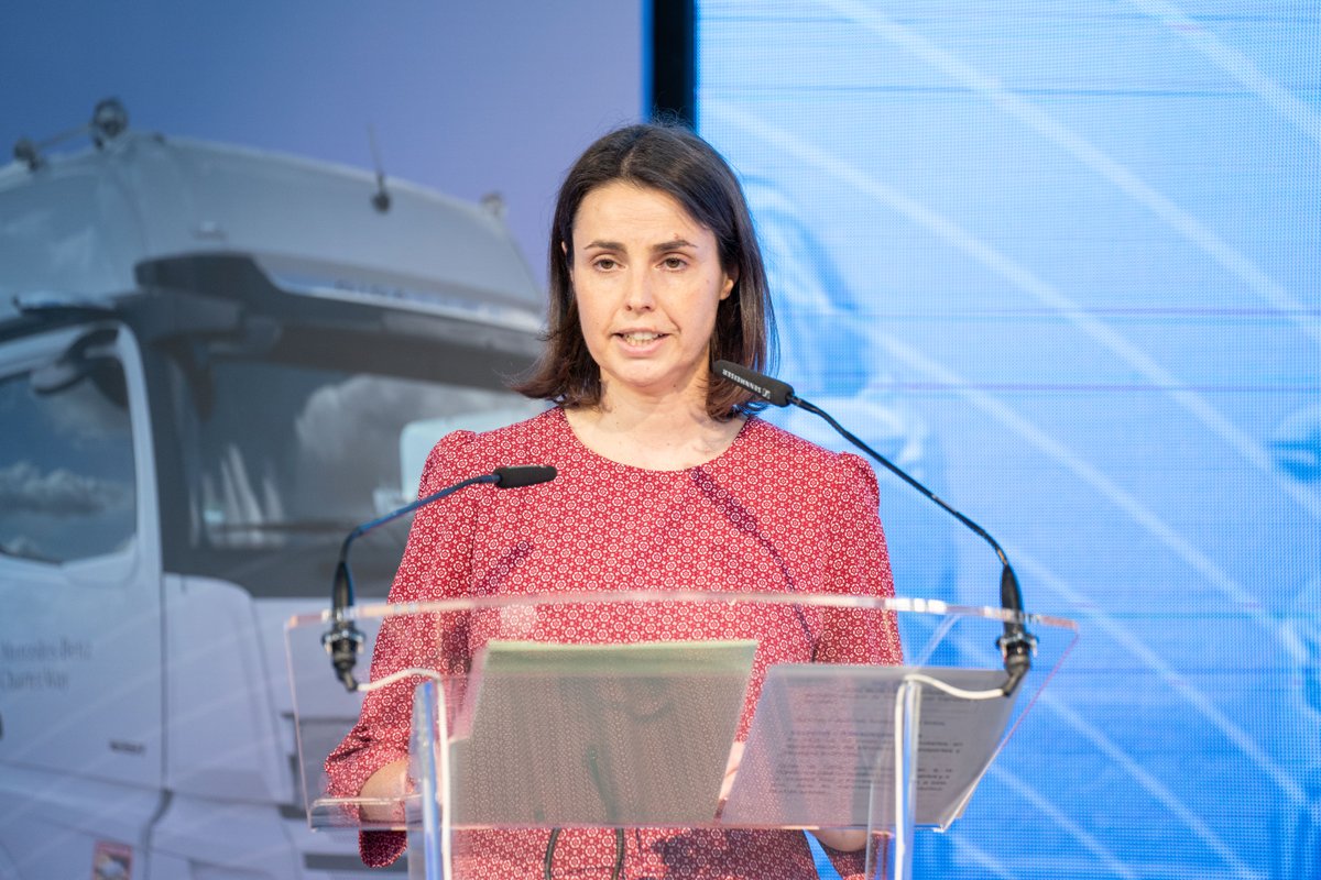 plataforma_es's tweet photo. El primer evento institucional del #TourDEurope ha reunido a representantes de la industria de los combustibles, @Europarl_ES, @transportesgob y @ComunidadMadrid, para reconocer el potencial de los combustibles renovables.
#DrivingDecarbonisationWithRenewableFuels https://t.co/ca8PcMqNTv