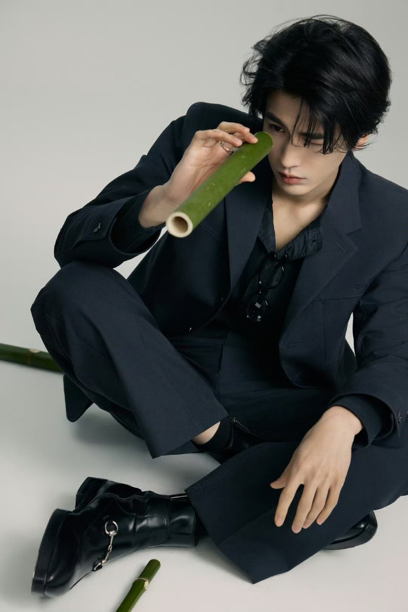 KongsonSiwanee's tweet photo. ต๊าชชชมากค่ะ🥰
:
ใช้ข้อต่อไมไผ่เป็นกระจกในการเชื่อมต่ออดีตและอนาคตและตีความตำนานของคอลเลกชันด้วยการเจริญเติบร่วมกันใน #GucciBamboo1947#สัมผัสการแสดงออกที่สร้างสรรค์ที่หลากหลายในการจัดกระเป๋าถือลิค์เว็บ #Guicc #จางหลิงเฮ่อ ด้วยกัน
:
#zhanglinghe #张凌赫
Cr.Zhanglinghe Studio 📷 https://t.co/R5nyUtkRLl