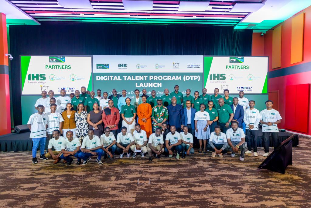 BPlusTvRwanda's tweet image. #BPlusnews: Mu Rwanda, hatangijwe #DigitalTalentProgram, gahunda y’amasomo y’ikoranabuhanga afasha urubyiruko kubona imirimo no kuyihangira, yigwa mu buryo bw’iyakure n’imbonankubone.