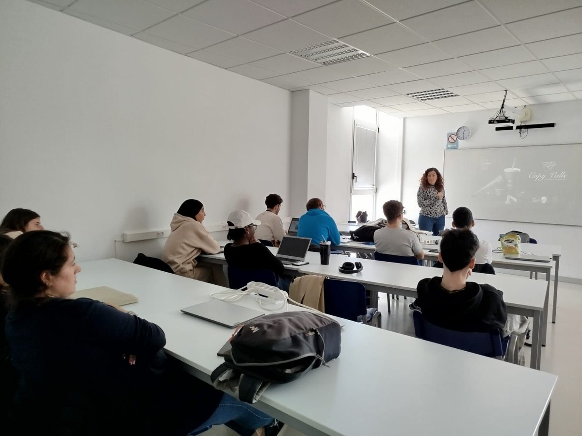 Els estudiants de primer curs de Màrqueting Internacional del Cicle Superior de Comerç Internacional van tenir l’oportunitat d’assistir a una inspiradora classe magistral impartida per Isabel Gracia, directora general de CopyValls. <a href="/copyvalls/">Copy Valls®</a>  buff.ly/oTv6VSZ