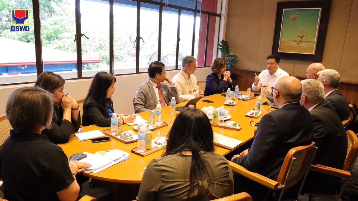 dswdserves's tweet photo. Department of Social Welfare and Development (DSWD) Secretary @rex_gatchalian meets with delegates from the Food and Agriculture Organization (FAO) of the United Nations led by Deputy Director-General Elizabeth Bechdol on Friday (March 28) at the DSWD Central Office in Quezon City. 

The discussion revolved on potential partnership between the agency and the international organization, emphasizing their shared commitment to enhancing food security and anti-hunger efforts.

Joining the DSWD chief in the meeting was Assistant Secretary Irene Dumlao of the Disaster Response and Management Group (DRMG), who is also the agency’s spokesperson. 

FAO Deputy Director-General Bechdol was accompanied by Director Alex Jones for Resource Mobilization; Director Rein Paulsen for the Office of Emergencies and Resilience; Director Lifeng Li for Land and Water Division; Senior Agribusiness Officer Jozimo Santos Rocha; Senior Resilience Officer Hang Thi Thanh Pham who is also the Officer-in-charge of the Regional Office for Asia and the Pacific; and Representative in Afghanistan Richard Trenchard. 

FAO Philippines Representative Lionel Dabbadie, Assistant Representative Dulce Carandang, National Communications Specialist Dawnavie Dadie and Programme Management Specialist Jake Evangelio also joined the discussion. (LSJ)

#BawatBuhayMahalagaSaDSWD ❤