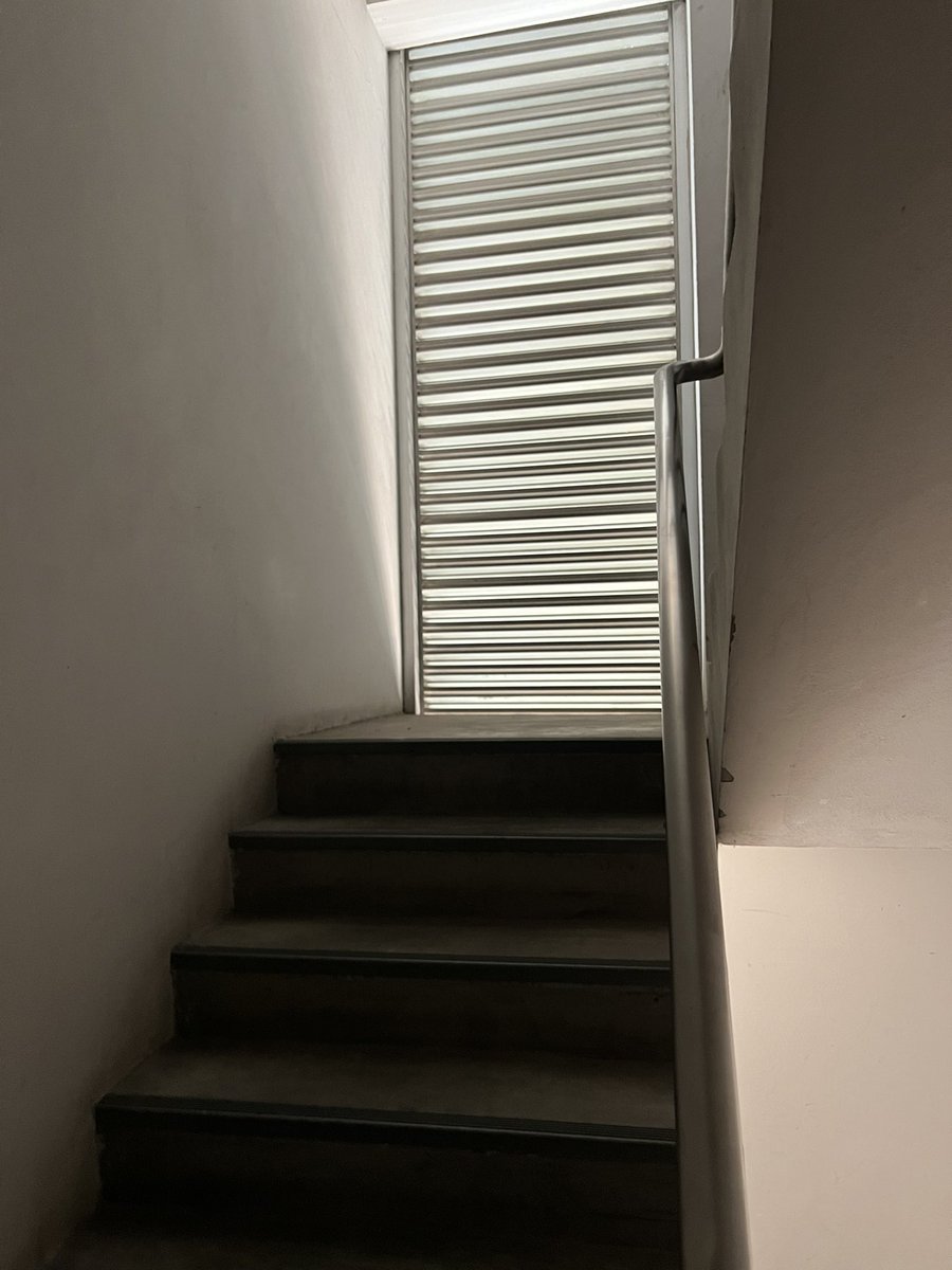 ชื่นชมวิศวะกรและสถาปนิก The Kris condo

ตอนซื้อคอนโด เค้าเครมเรื่องโครงสร้างตึกรองรับแผ่นดินไหว ก็ไม่คิดว่าวันนึงมันจะไหวจริงๆ ซื้อมา11ปีแล้ว

สมกับค่าส่วนกลางแพง กลายเป็นชอบคอนโด Low rise ไปเลย

ตึกไม่เป็นอะไรเลย ไม่ร้าวสักจุด ระเบียงกระจก ประตูกระจกไม่เป็นไรเลย #แผ่นดินไหว