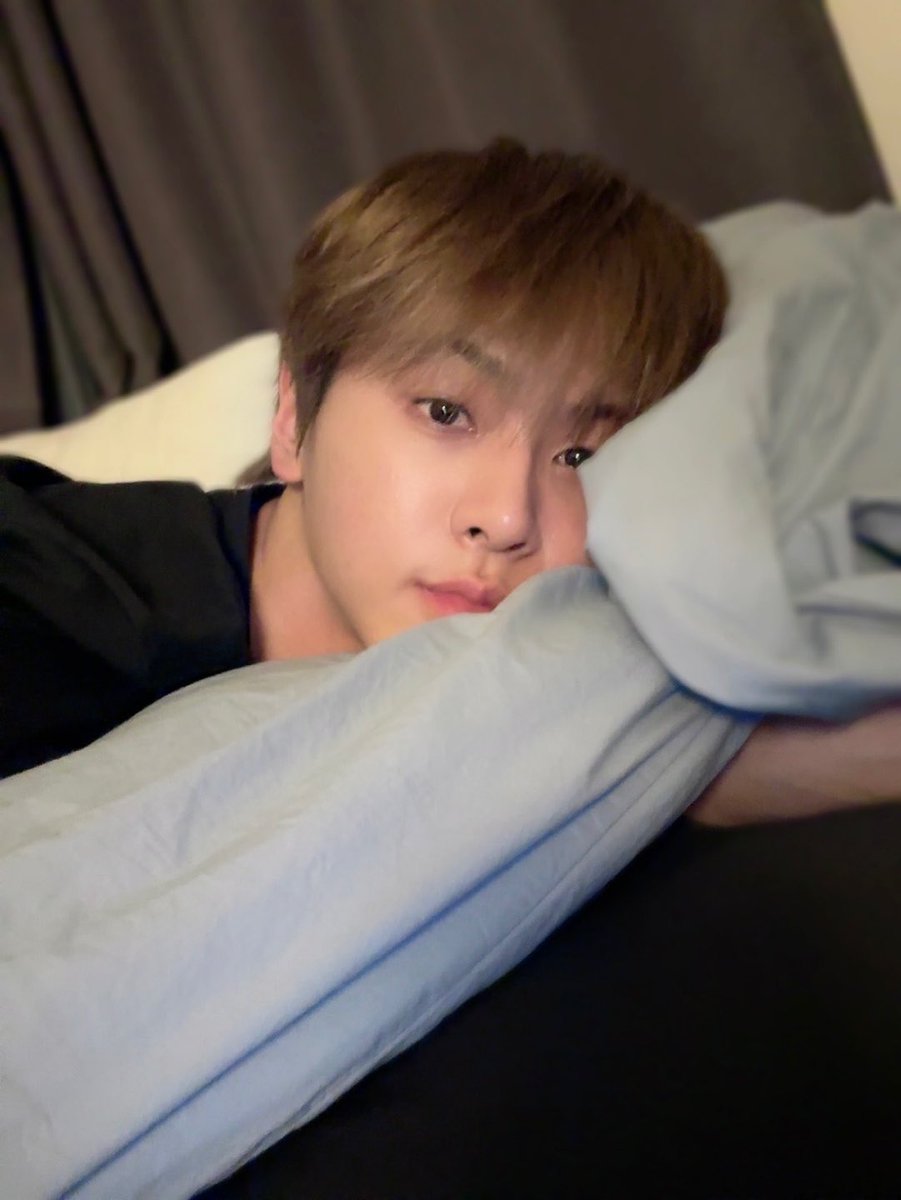 BAE173_member's tweet photo. [#유준]

엘스~~ 뭐하고 있어요?

#BAE173 #비에이이173
#YOOJUN https://t.co/Va6mk1Js53