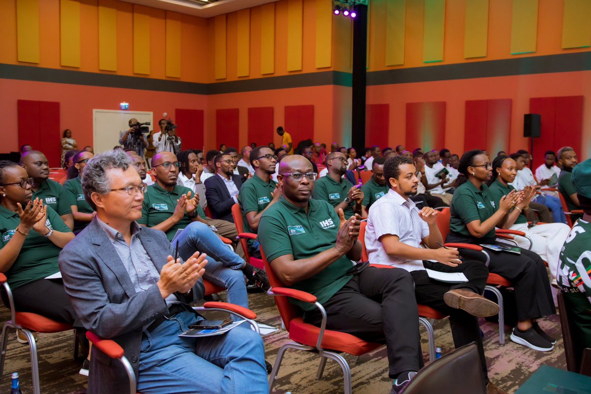 1MRwandanCoders's tweet image. NEW DIGITAL SKILLS PROGRAM ONBOARD!!📌

The #DigitalTalentProgram has been officially launched! More learning opportunities for YOU!✨

The #DTP Program is part of our #1Millionrwandancodes initiative to empower YOU with digital skills, create jobs, and continue to build Rwanda’s…