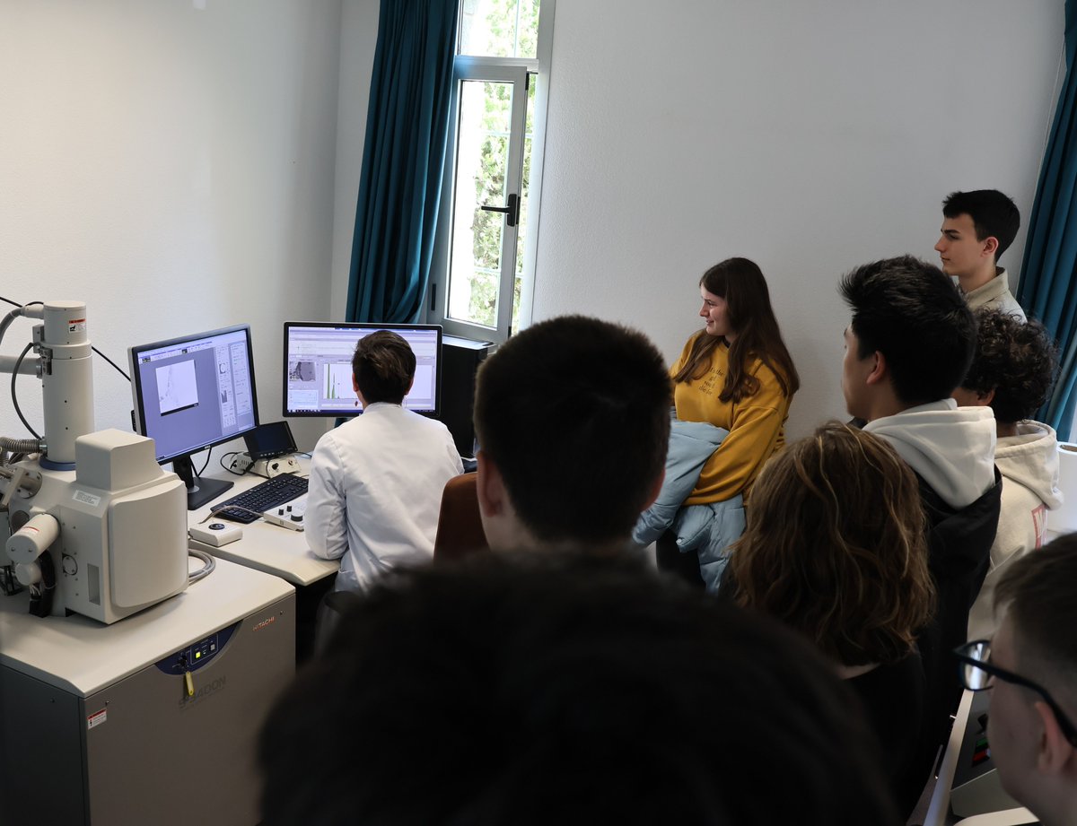 ICB_CSIC's tweet photo. 📌 #VisitaICB

📚 Estudiantes que cursan 2⃣º de Bachillerato en @ieselpicarral y @bachilleratoep 

👇👇👇 https://t.co/HZgzicjmpk