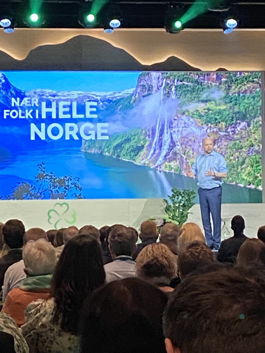 Knujs's tweet photo. I gang med Landmøte til Senterpartiet https://t.co/VMMQ1D6T5G