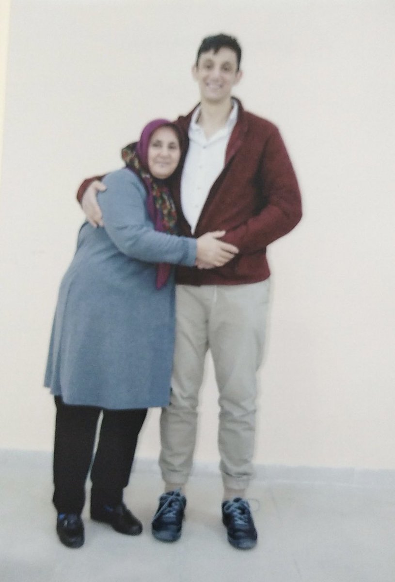 “Berkay niye tutuklu?”
Diye haklı olarak soruyorlar.

Benim oğlum Murat niye tutuklu?
Diye sorulmadığı için tutuklu!

Hukuk ve adalet,
Herkes için istenmediği için tutuklu!

Bir ülkede adalet ya vardır ya yoktur.

Kişiye göre, partiye göre adalet olmaz, olmayacak!

Böyle devam