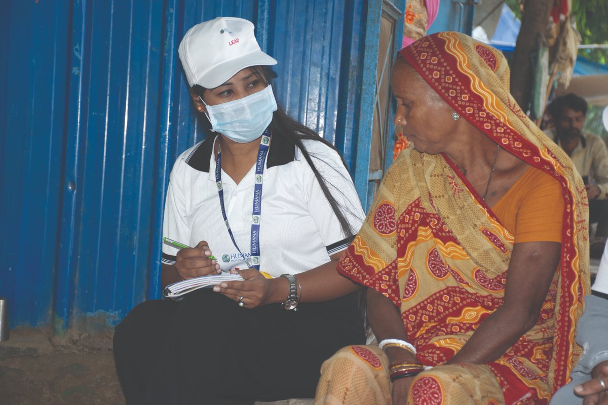 #YesWeCanEndTB
A field officer from Humana People to People India doing a verbal symptomatic screening for TB in a night shelter for the homeless population in New Delhi. <a href="/StopTB/">Stop TB Partnership</a>  #WoldTBDay2025