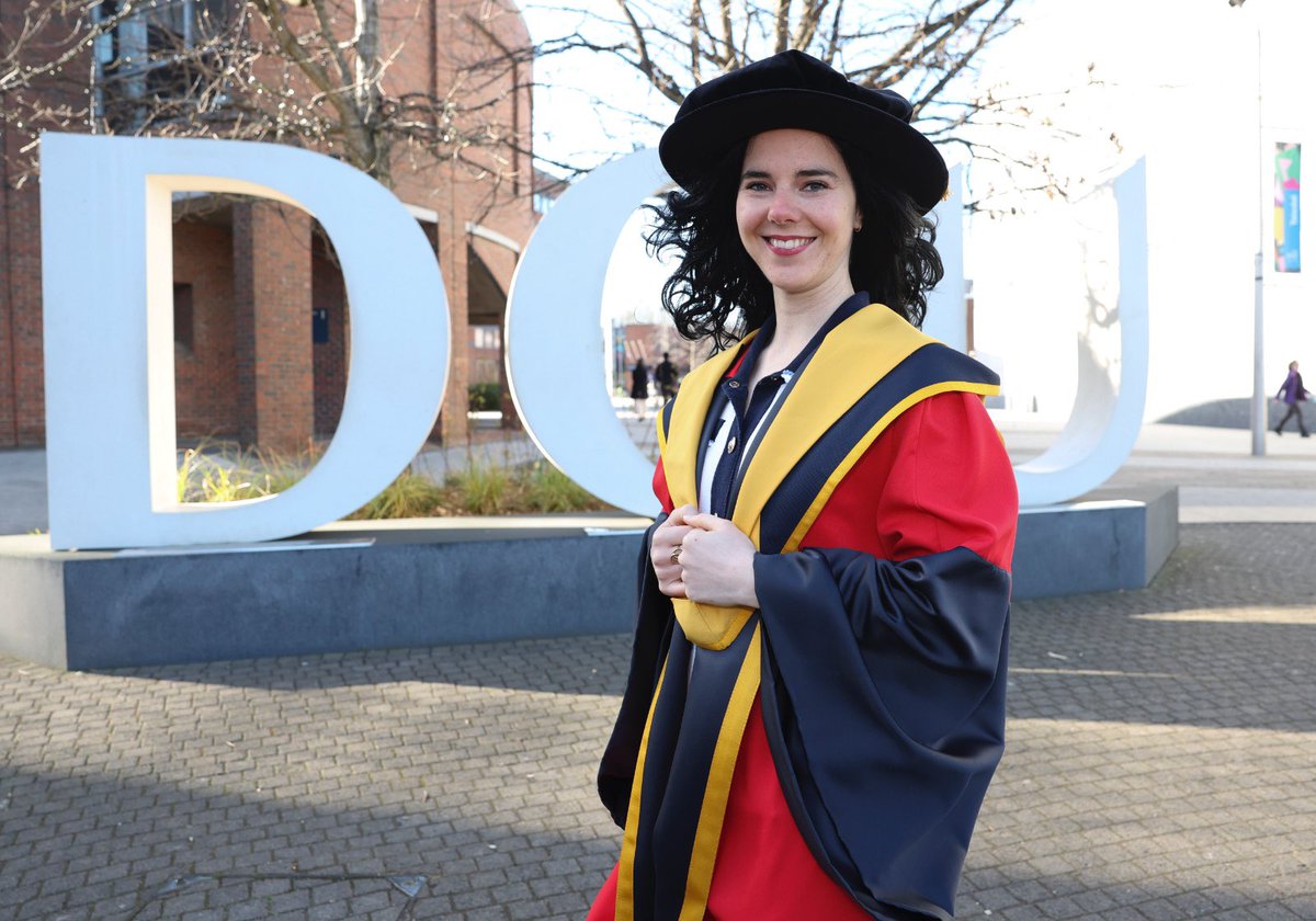 DCU's tweet photo. Good morning!

Our first #DCUGraduation ceremony gets underway shortly in @TheHelixDublin with graduands from @BusinessDCU, @DCUEngineering @dcucomputing and @DCUFSH! 

Congratulations 🎓 https://t.co/5usDNifsPl