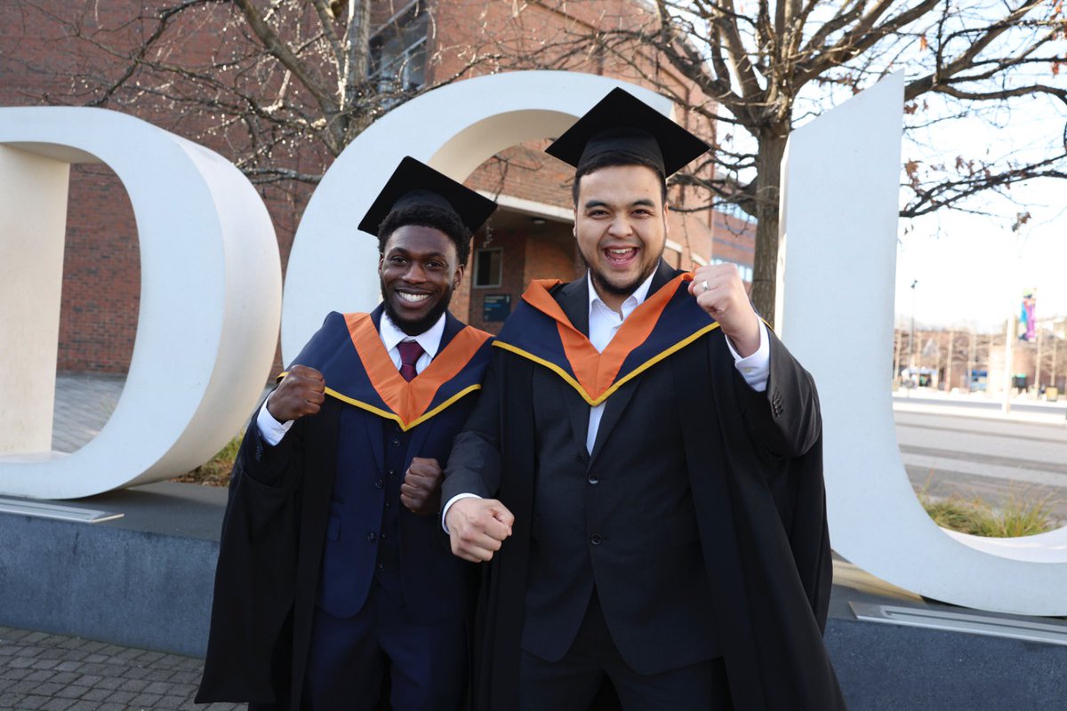 DCU's tweet photo. Good morning!

Our first #DCUGraduation ceremony gets underway shortly in @TheHelixDublin with graduands from @BusinessDCU, @DCUEngineering @dcucomputing and @DCUFSH! 

Congratulations 🎓 https://t.co/5usDNifsPl