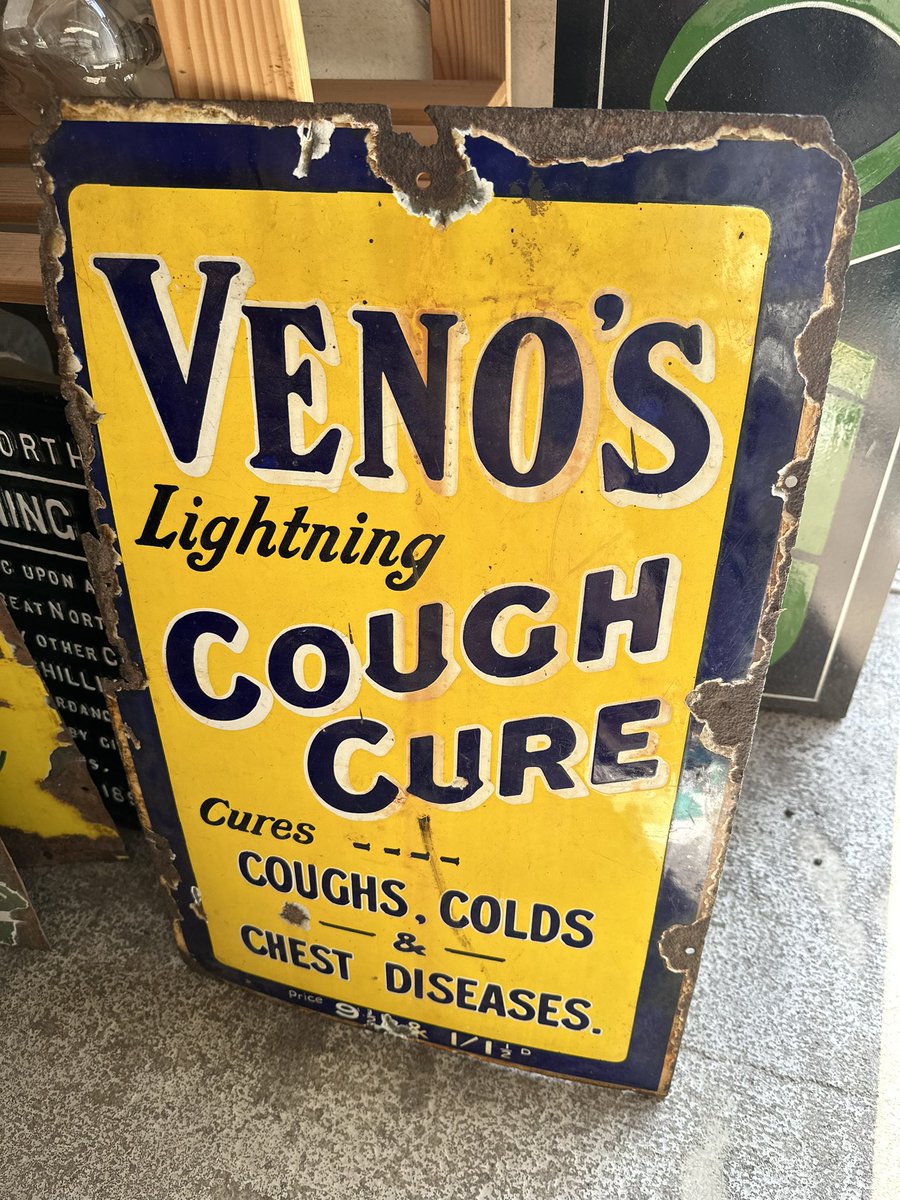 astraantiques's tweet image. Good morning and a happy Friday! 
Open 10-5pm
#enamelsigns #venos #venossign #oldsign #oldadvertising #oldshopsign #astraantiquescentre #hemswell #lincolnshire