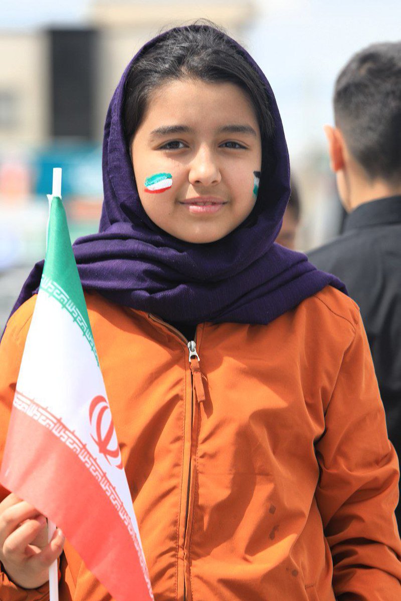 چشم‌های منتظر، دستان کوچک. امید به فردایی بهتر، بدون جنگ و خونریزی
#علی_العهد_یا_قدس
#فریاد_مظلوم