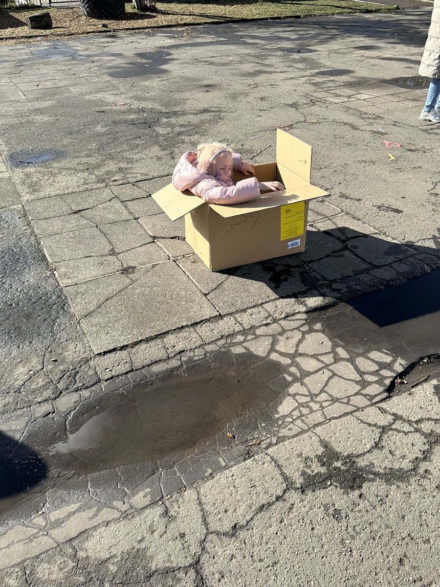 Primary 1/2 enjoying their play boxes!!