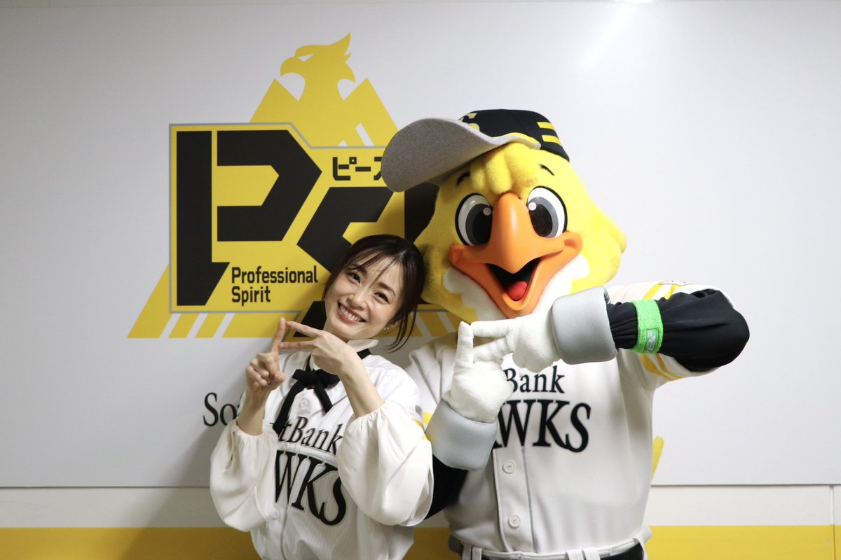 開幕戦始球式に #上戸彩 さんが登場！／ 2005年、ソフトバンクホークス