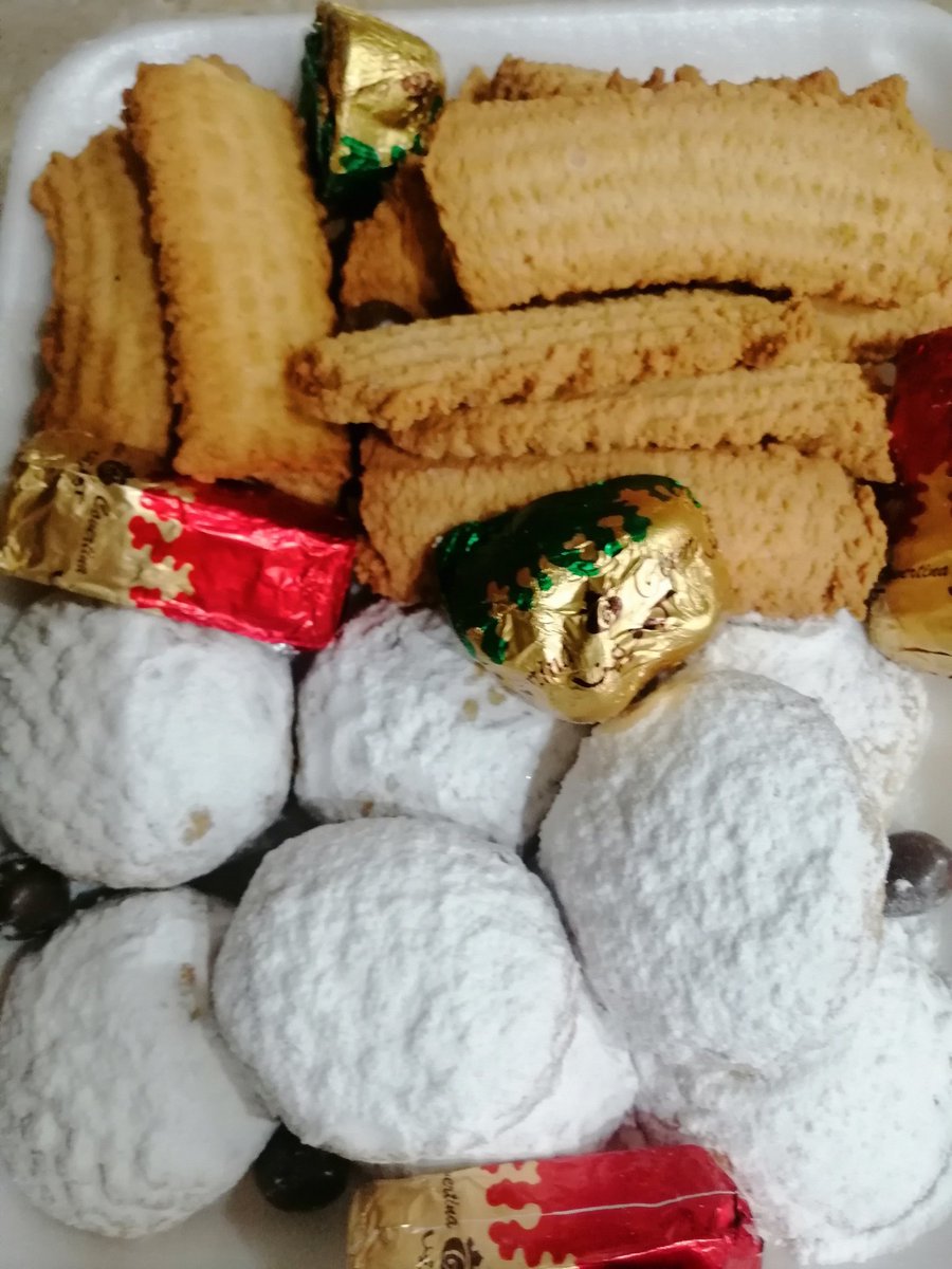 جارتي حبيبتي بعتتلي كحك العيد❤️😍
اعينه لما نفطر 😂
كل سنة واحنا طيبين وفي سعادة وفرح وخير يا رب🙏🏻🤍🌸💕