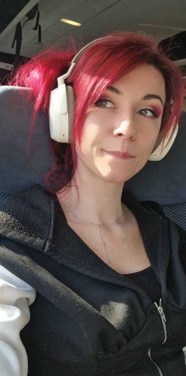 bahamut_cosplay's tweet photo. On my way to Dijon !
Je serais à la #Kamocon ce week-end  !
J'ai pris mes cosplays de Taki et Malenia avec moi ⭐️ https://t.co/VeezfME3U3