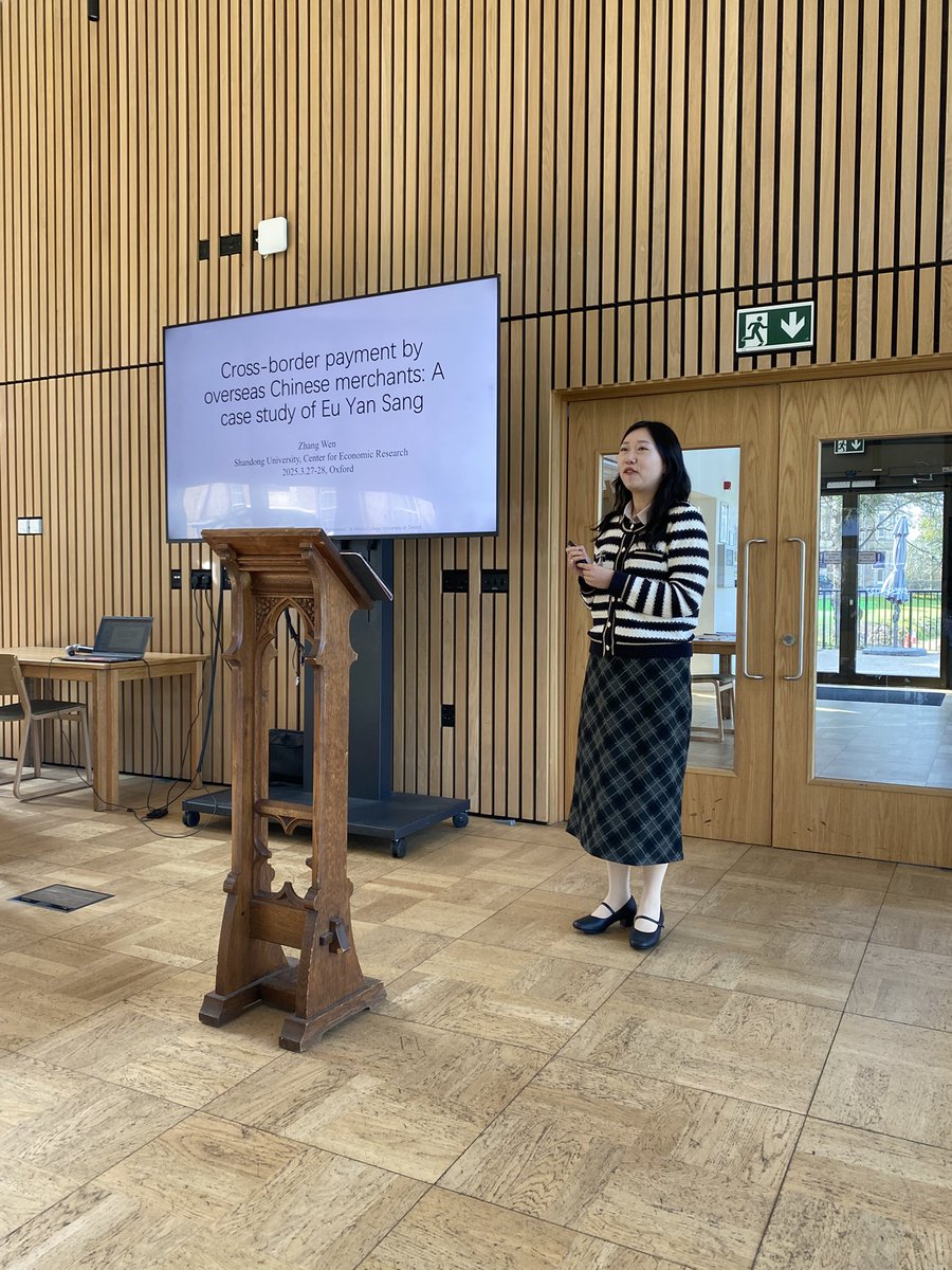 Day 2 of the #glocobank conference, welcoming Zhang Wen (Shandong University) whose paper looks at cross-border payment by overseas Chinese merchants, with a case study of Eu Yan Sang <a href="/OxfordESH/">Oxford Economic & Social History</a> <a href="/OxfordHistory/">Oxford History</a>
