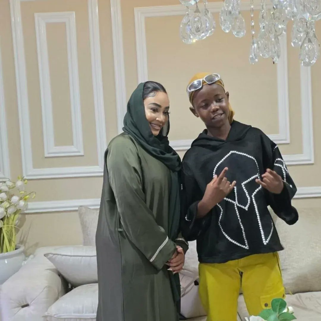 FreshKidUG's tweet image. Fresh Kid and Fresh Daddy finally met "Zari The Boss Lady" at her home in Pretoria, South Africa 🙏🏿✨