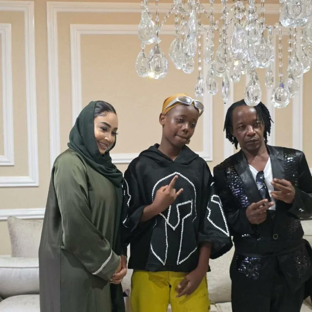 FreshKidUG's tweet image. Fresh Kid and Fresh Daddy finally met "Zari The Boss Lady" at her home in Pretoria, South Africa 🙏🏿✨