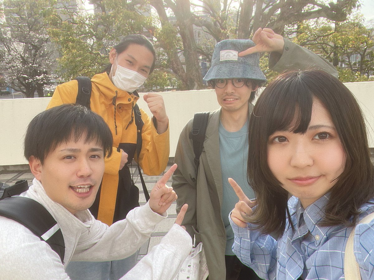 sarubakuchi's tweet photo. 春の風が頬をなでるやわらかな季節
土の中で眠っていた命が
そっと目を覚ます
桜の花びらは空へと舞い
まるで誰かの夢のように儚く
足元にはたんぽぽが
小さな太陽を咲かせている
新たなる門出にまた鳥が立つ(渡米)

ありがとしき
アメリカを照らせ https://t.co/rbnoytsG4x