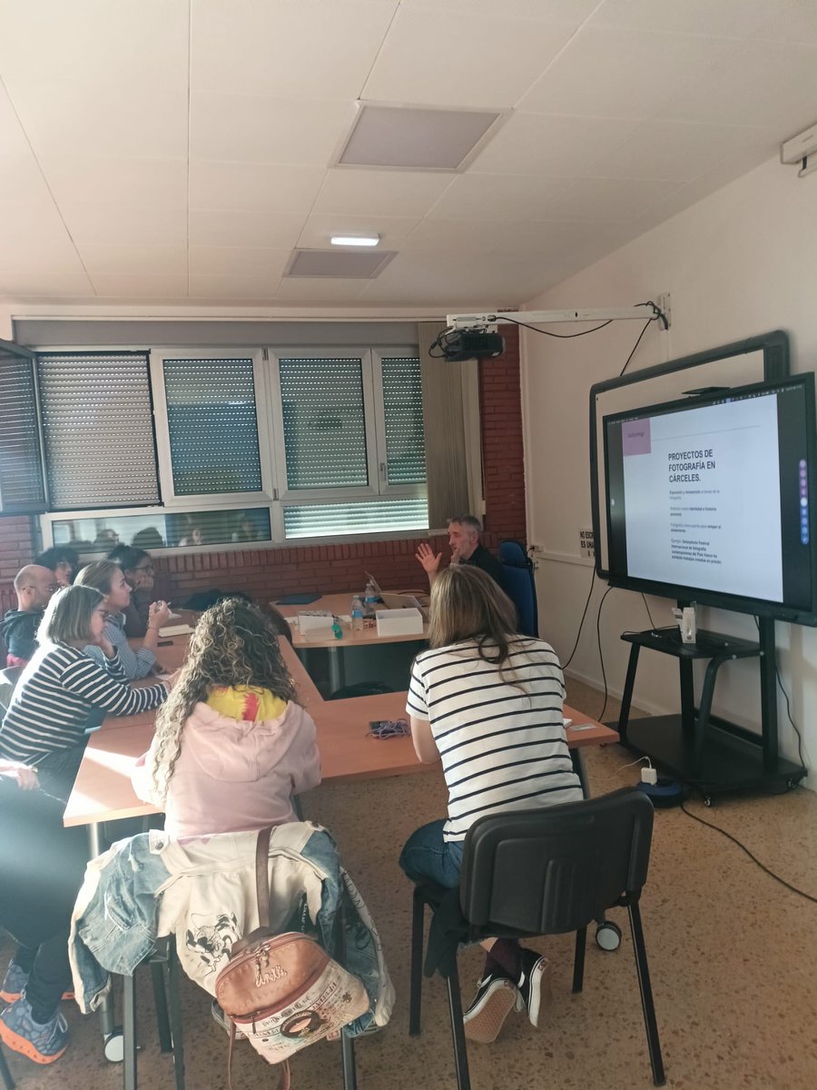 CPR Avilés Occidente (@cpravilesocci) on Twitter photo Reactivamos las ❤️emociones de profesorado y alumnado con Josu Zaldibar utilizando la fotografía 📸como instrumento, dentro del curso "Reactivarte. Herramientas artísticas para el desarrollo emocional". <a href="/cprgijon/">cprgijon</a> <a href="/cprcuencas/">CPR Cuencas Mineras</a> <a href="/oviedocpr/">cproviedo</a> @josu_zaldibar <a href="/blackkamera/">BLACKKAMERA</a> @kulturbegi Reactivamos las ❤️emociones de profesorado y alumnado con Josu Zaldibar utilizando la fotografía 📸como instrumento, dentro del curso "Reactivarte. Herramientas artísticas para el desarrollo emocional". <a href="/cprgijon/">cprgijon</a> <a href="/cprcuencas/">CPR Cuencas Mineras</a> <a href="/oviedocpr/">cproviedo</a> @josu_zaldibar <a href="/blackkamera/">BLACKKAMERA</a> @kulturbegi