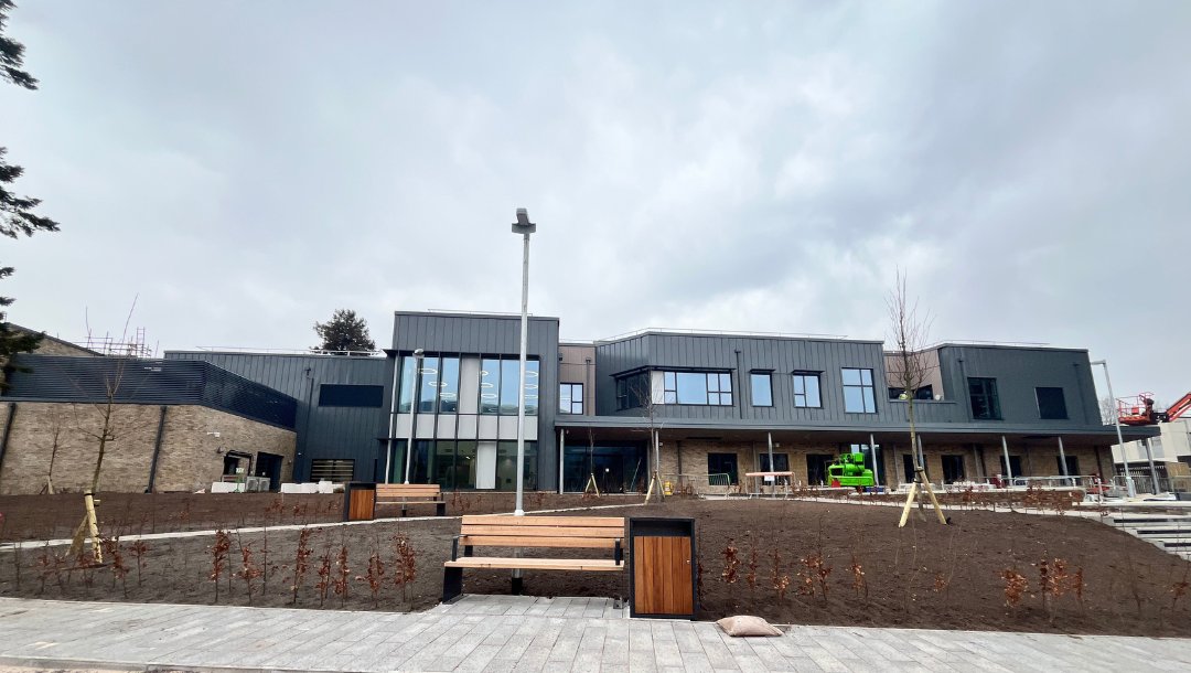 💚 Rydyn ni'n gyffrous i rannu'r lluniau diweddaraf o'r uned radiotherapi newydd yn Ysbyty Nevill Hall, sydd i'w agor yr haf hwn ac a fydd yn cael ei henwi'n swyddogol yn Uned Radiotherapi Velindre @ Nevill Hall!  

Dysgwch fwy:🔗 felindre.gig.cymru/newyddion/y-ne…