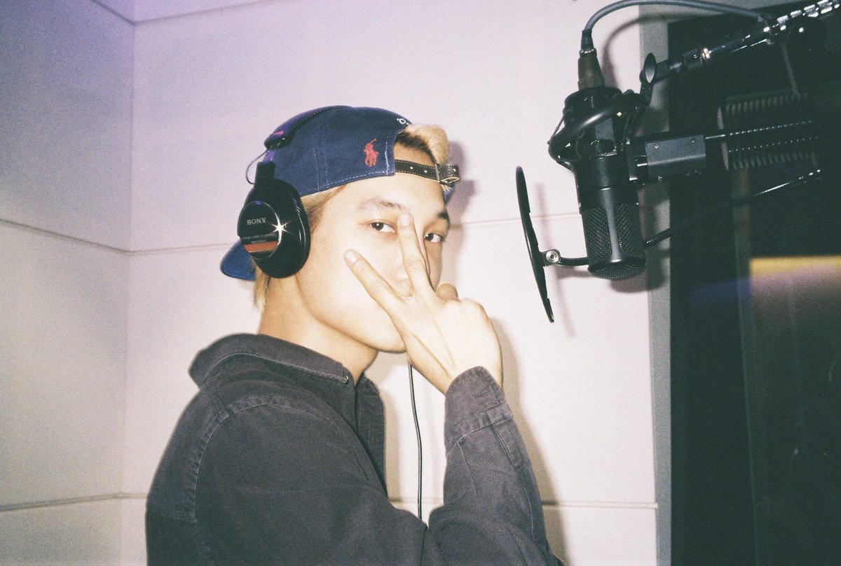 kchartsmaster's tweet photo. KAI shares pictures from the studio. https://t.co/dBnvSApQTT