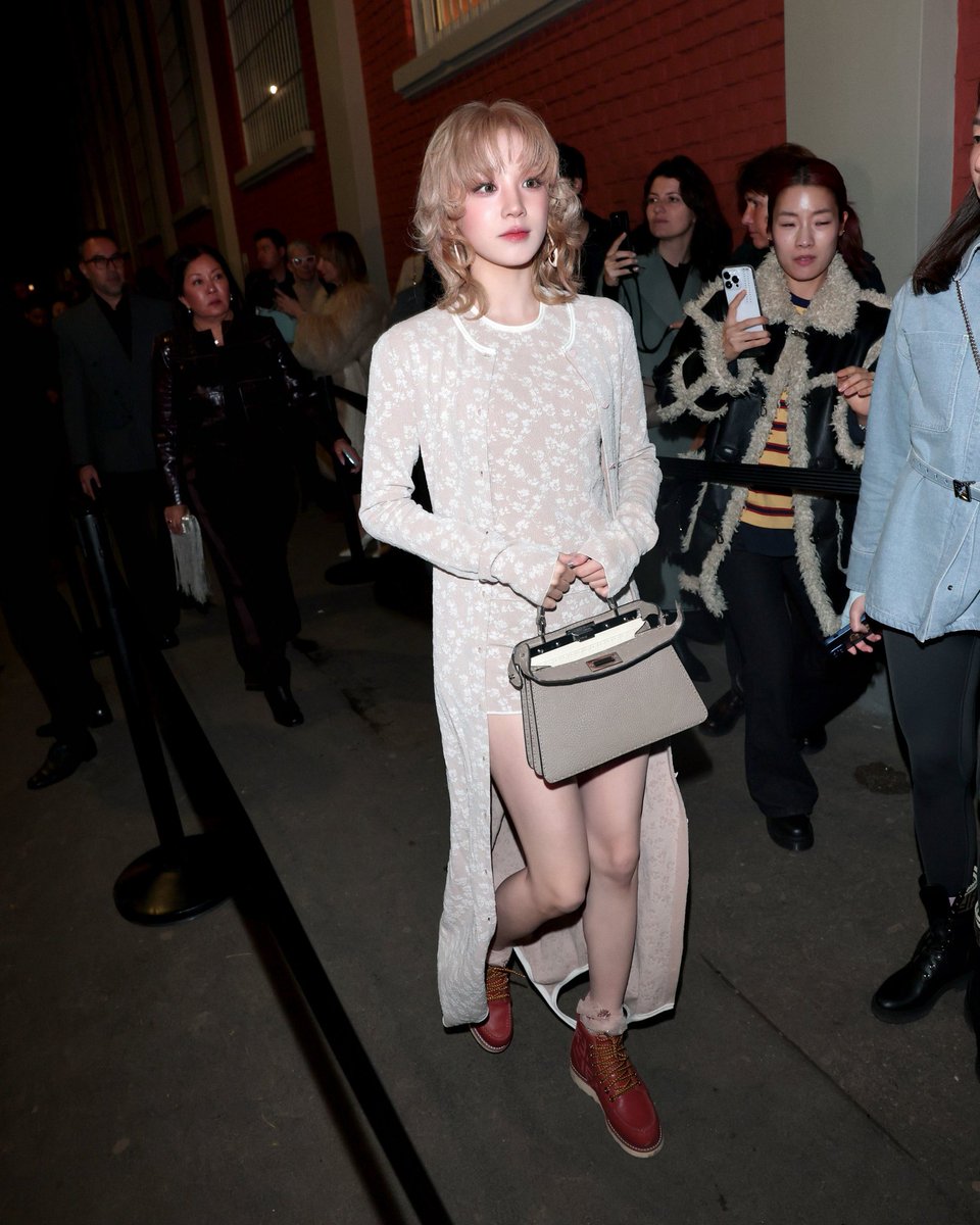 sereanora's tweet photo. Absolute stuns of enterance โจ
#ELEANOR #InsidePandora
#FENDIFW25xELEANOR https://t.co/kltfTKbHmQ