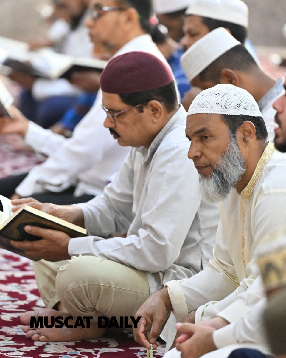 muscat_daily's tweet image. Huge crowds gather for last friday of Ramadan prayers
#Worshippers flocked to Sultan Qaboos Mosque, #Ruwi &amp;amp; Walja Mosque for Jumu'atul Wida, with many praying outside as #mosques filled beyond capacity. A powerful display of #faith as #Ramadan nears its end. #JumuatulWida #Oman