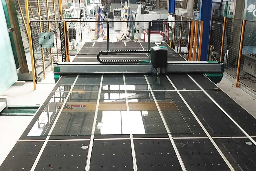 All our products start as 'float' #glass, which is a large sheet, which we process into various end products such as laminated or toughened sheets, partitions, shelves, shower enclosures, mirrors, balustrades &amp; more
Read our blog article now
ow.ly/fy5u50Vncqo
#glasssupplier