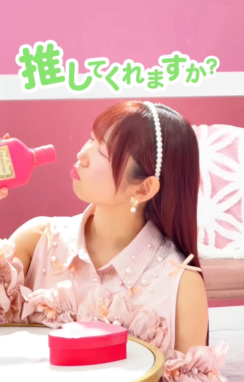 GnHtKUJbgAIruB7?format=jpg&name=large