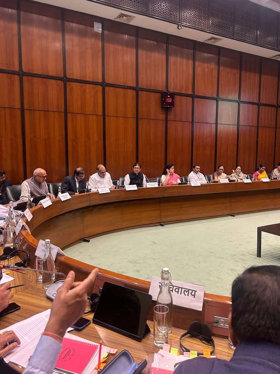 BHJwithsikander's tweet photo. Participated in the parliamentary standing committee on health and family welfare in the parliament annexe, Delhi and discussed the issue of affordability & accessibility of heath services in our country.
#parliament #health #CommitteeOnHealth @MoHFW_INDIA @JPNadda @SikanderBJP https://t.co/GlGv2r4nKx
