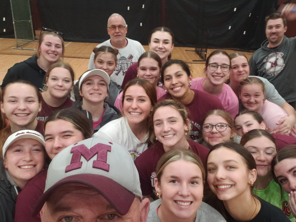 BMiller960's tweet image. It's GAMEDAY for my Lady Cavemen Softballers.  Tonight I begin my 16th season as head coach, my 28th overall at MHS. Opening day still magical with excitement and anticipation.  I can't wait to see this group take the field together at Elkhart. Giddy-up ladies, it's GAMEDAY! 🥎🤍