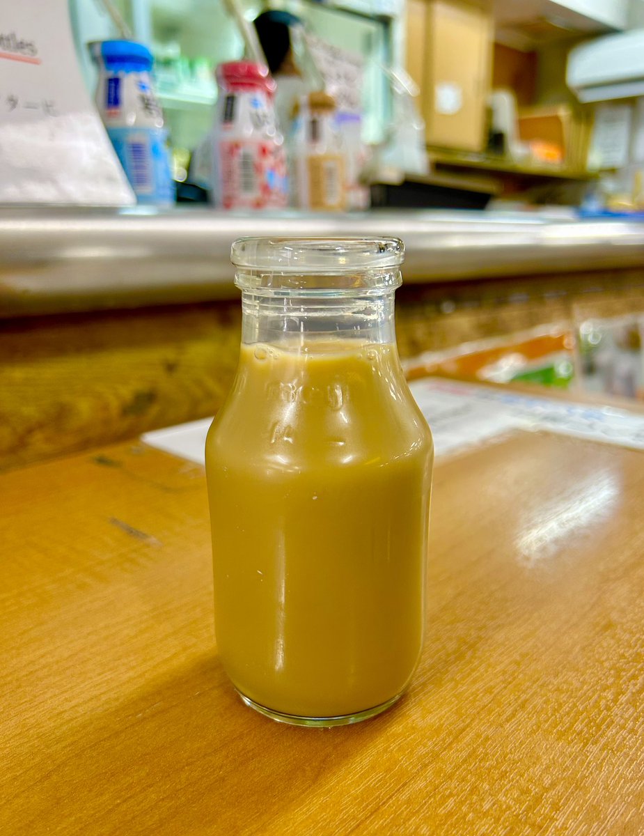 hdnbsnj1010's tweet photo. 今日みたいな気温にはちょうど良い
#コーヒー牛乳 #ミルクスタンド #秋葉原 #秋葉原駅 #東京 #春 #牛乳瓶 #coffeemilk #milkstand #akihabara #akihabarastation #tokyo #japan #spring https://t.co/3GyoCSJSBr