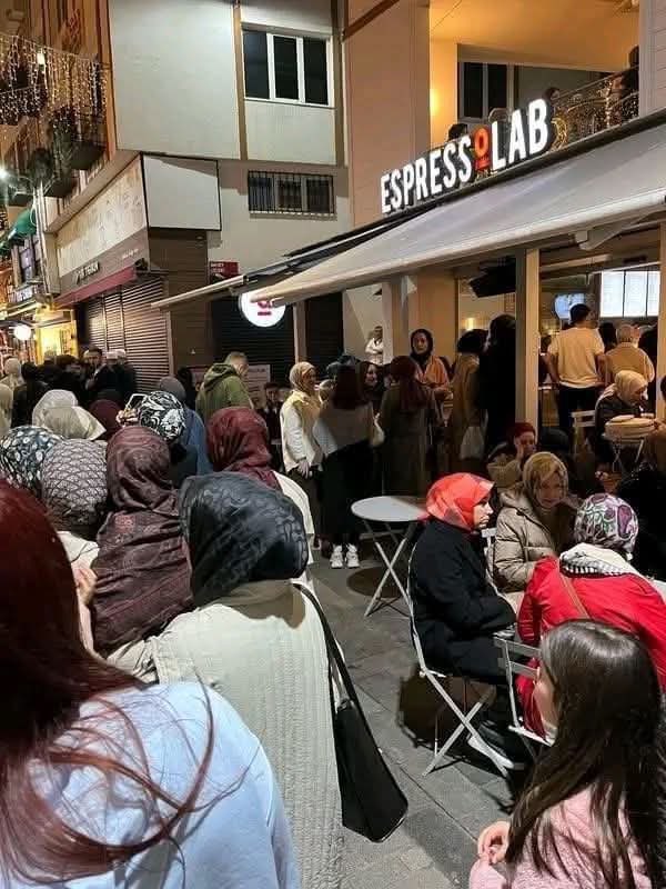 23 senedir körü siksen gözü açılırdı bizim milletin gözü açılmadı.