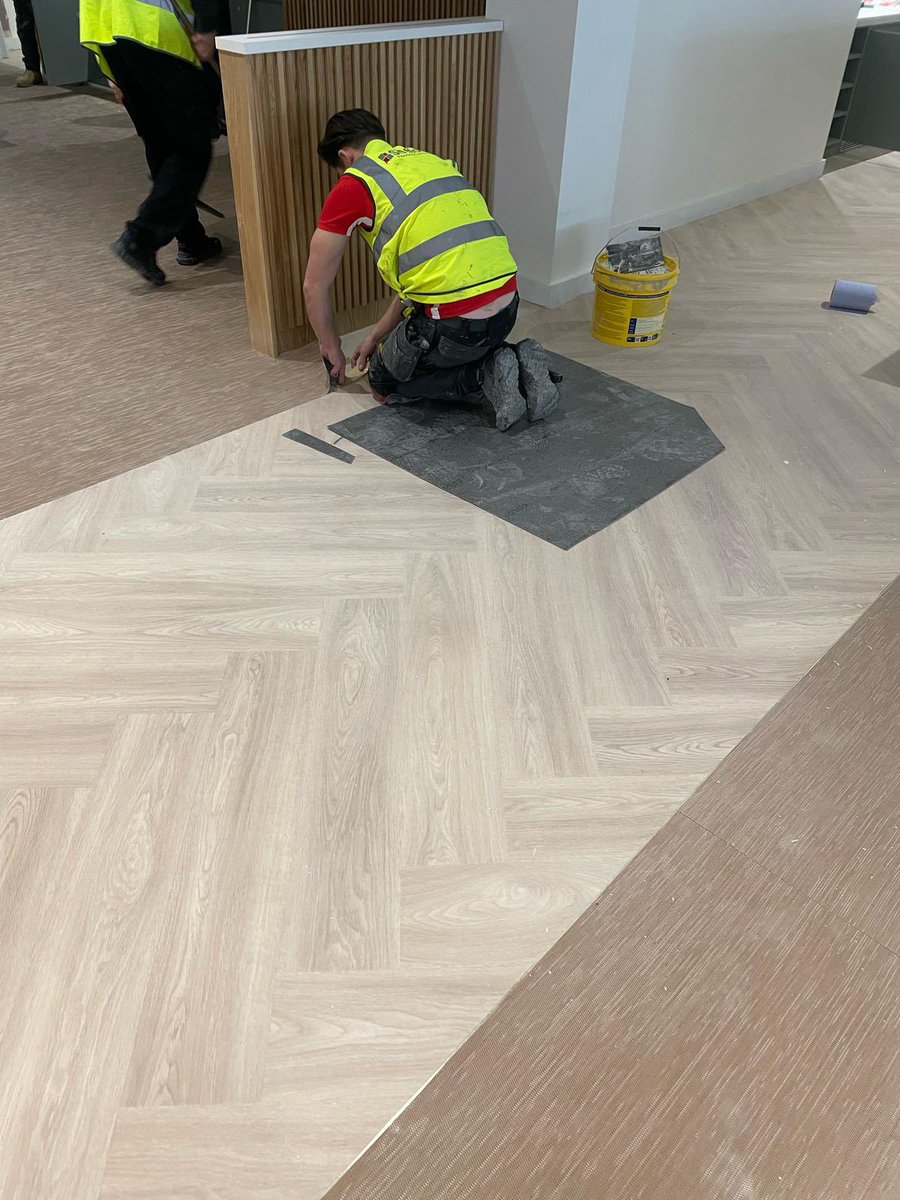 siteform_f's tweet image. Works are progressing nicely at our project in the Midlands, hats off to our lads. Works involved 500m2 diamond grind, 260m2 Bolon & 240m2 Forbo including Greg Jones Mapie prep
