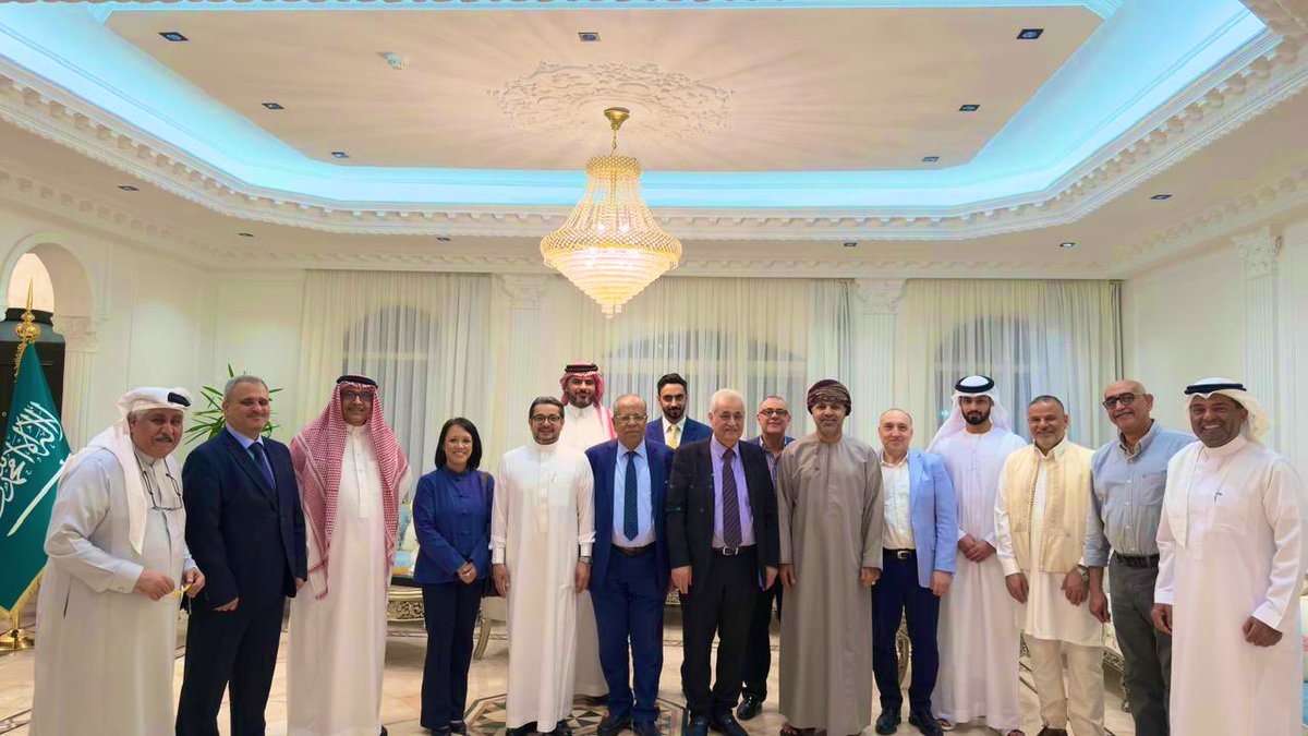 أقام سعادة قنصل عام سلطنة عمان في جدة؛نائب المندوب الدائم لدى منظمة التعاون الإسلامي مائدة سحور حضرها عدد من أصحاب السعادة القناصل العاميين العرب ونخبة من رجال الأعمال والاعلام والقنصل العام البريطانية في جدة.
<a href="/FMofOman/">وزارة الخارجية</a>