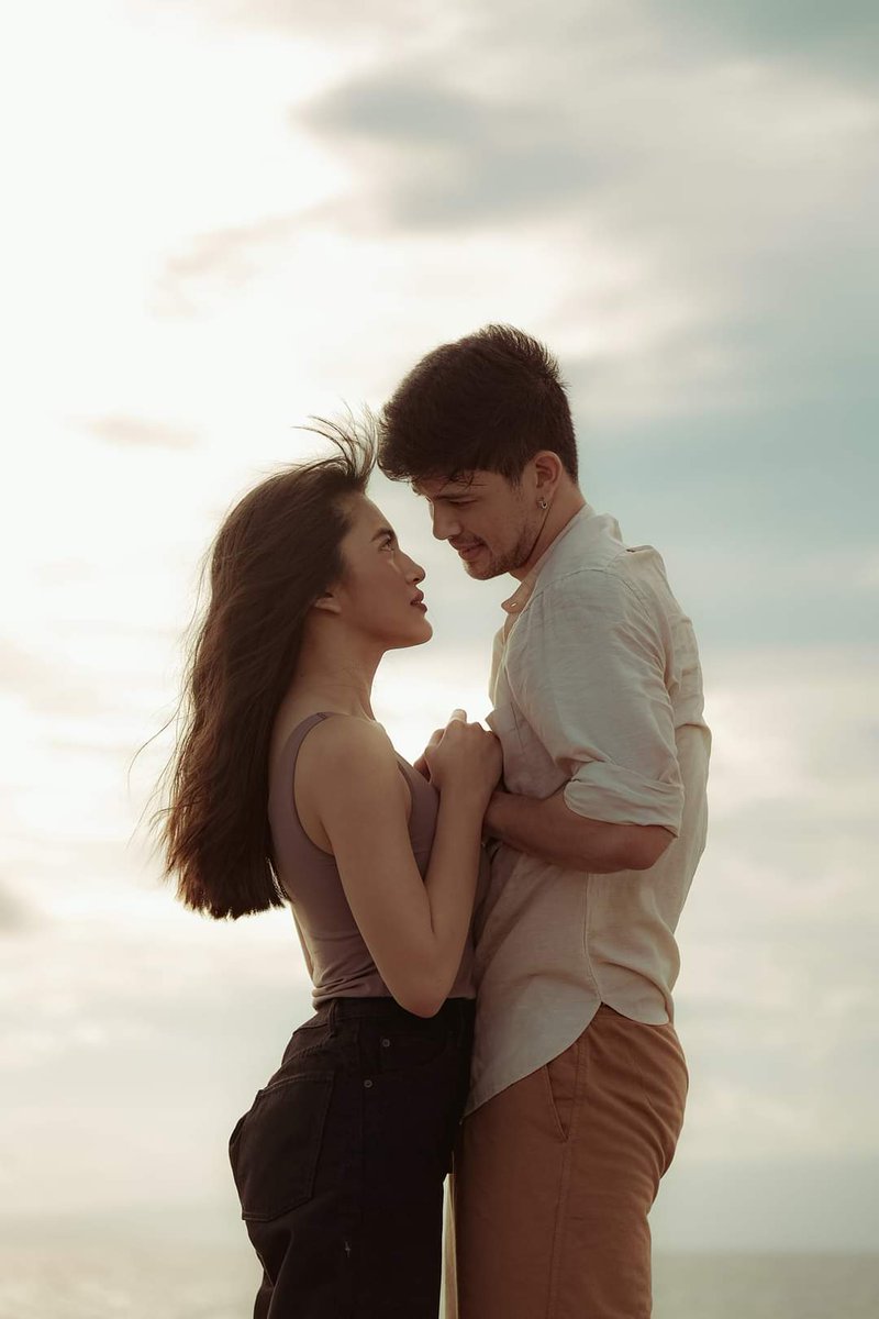 rain🔸 (@japsyray) on Twitter photo i could cry... this part was so beautiful 🥹
"In the unspoken spaces, in the way they looked at each other when they thought no one was looking, love slowly— quietly — unfolded."
gmanetwork.com/news/showbiz/c…
#JulieVer | <a href="/MyJaps/">JULIE ANNE SAN JOSE</a> <a href="/RAYVERCRUZ20/">Rayver Cruz</a> i could cry... this part was so beautiful 🥹
"In the unspoken spaces, in the way they looked at each other when they thought no one was looking, love slowly— quietly — unfolded."
gmanetwork.com/news/showbiz/c…
#JulieVer | <a href="/MyJaps/">JULIE ANNE SAN JOSE</a> <a href="/RAYVERCRUZ20/">Rayver Cruz</a>